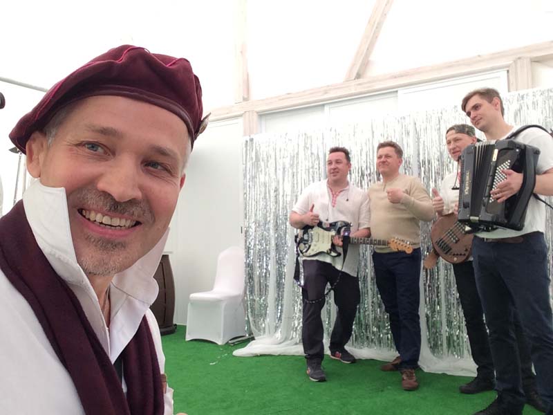 Шаржист на свадебном концерте с музыкантами Михаил Шабалин 