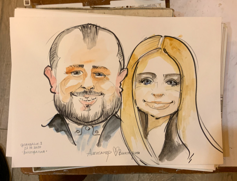 Улыбка округляет лицо мужчины,
    Михаил Шабалин, шаржист Минск, шаржист на мероприятие